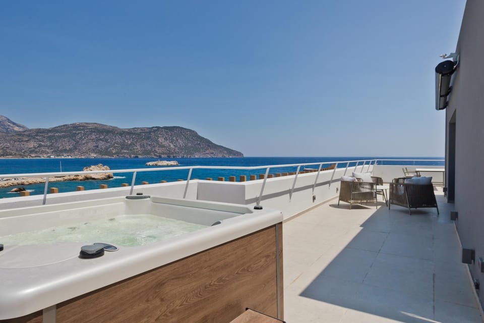 Property building, Day, Natural landscape, Hot Tub, Hot Tub, View (from property/room), Balcony/Terrace, Balcony/Terrace, Mountain view, Sea view