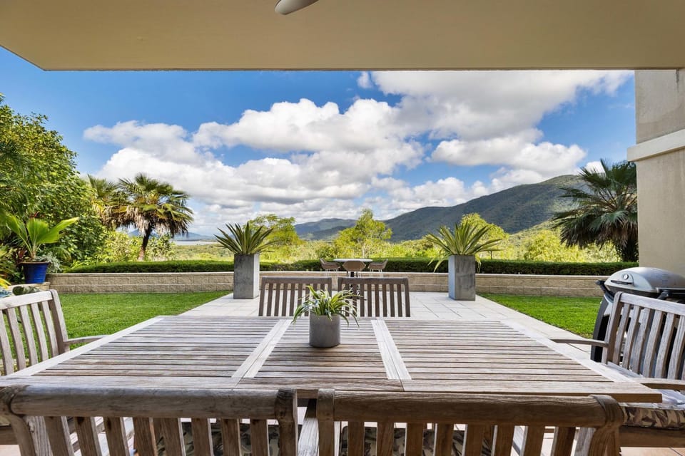 The Sub Penthouse at Santai Apartment in Palm Cove