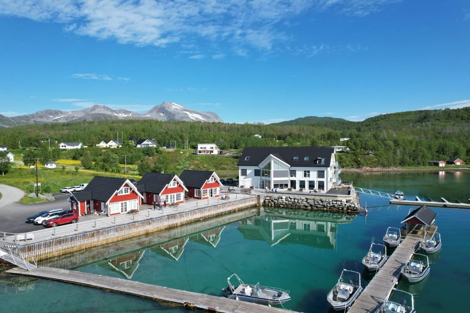 Property building, Restaurant/places to eat, Day, Natural landscape, Activities, Bird's eye view, Summer, Fishing, Beach, Sea view, Location, Parking
