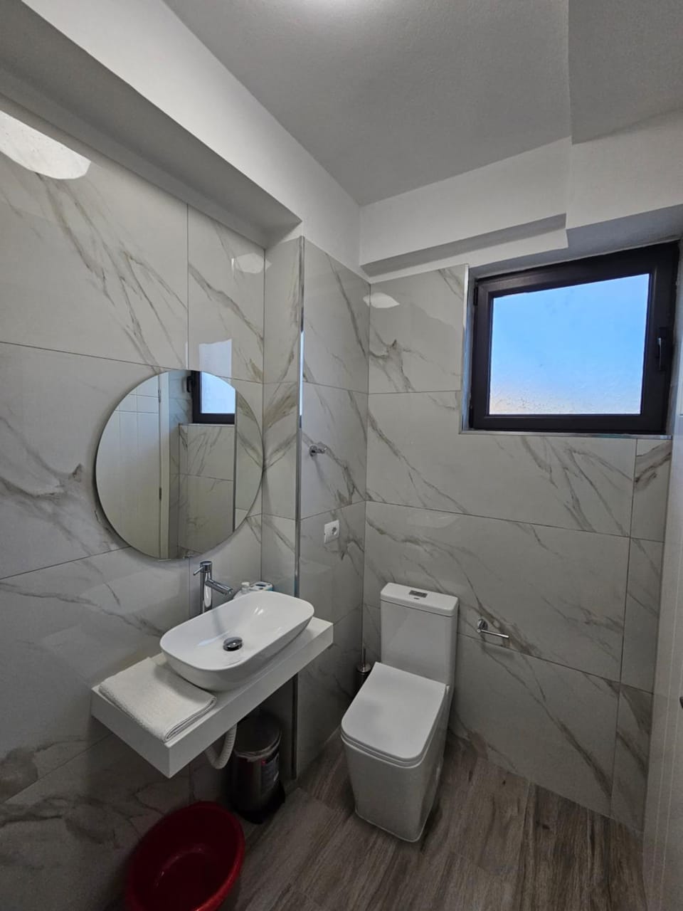 Toilet, Bathroom, towels