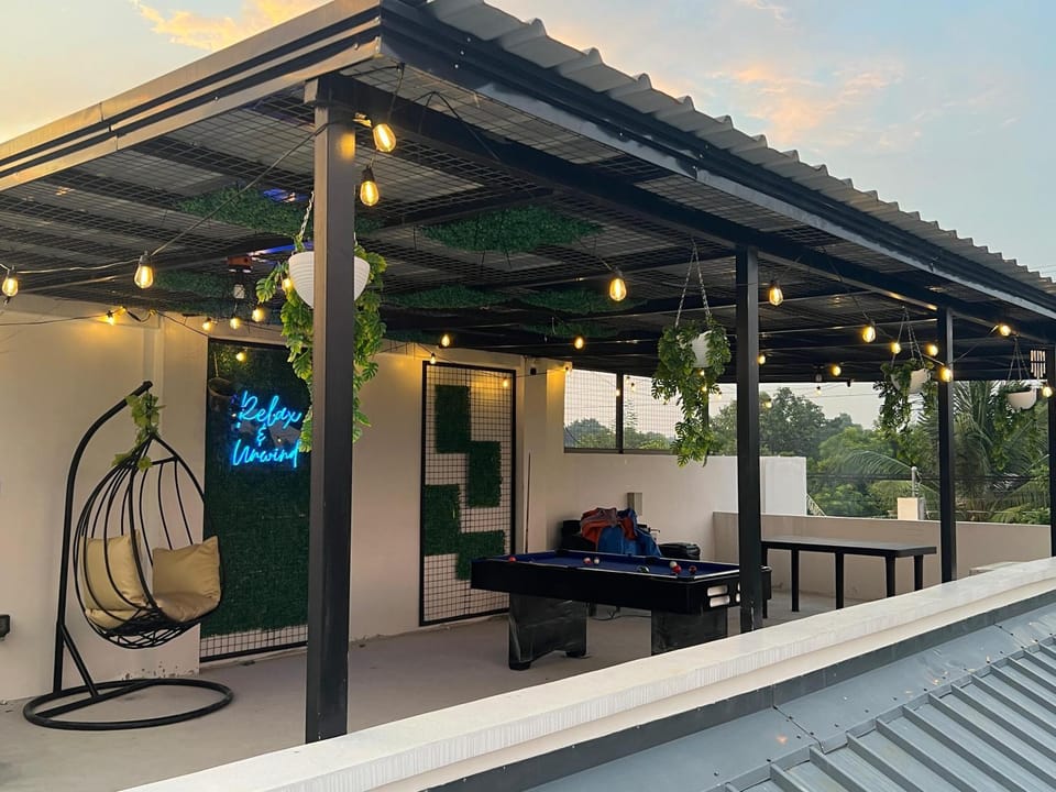Property building, Billiard, Balcony/Terrace, Balcony/Terrace, Dining area