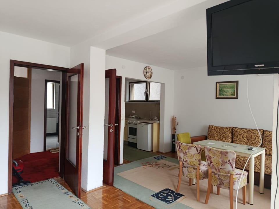 TV and multimedia, Kitchen or kitchenette, Living room, Dining area