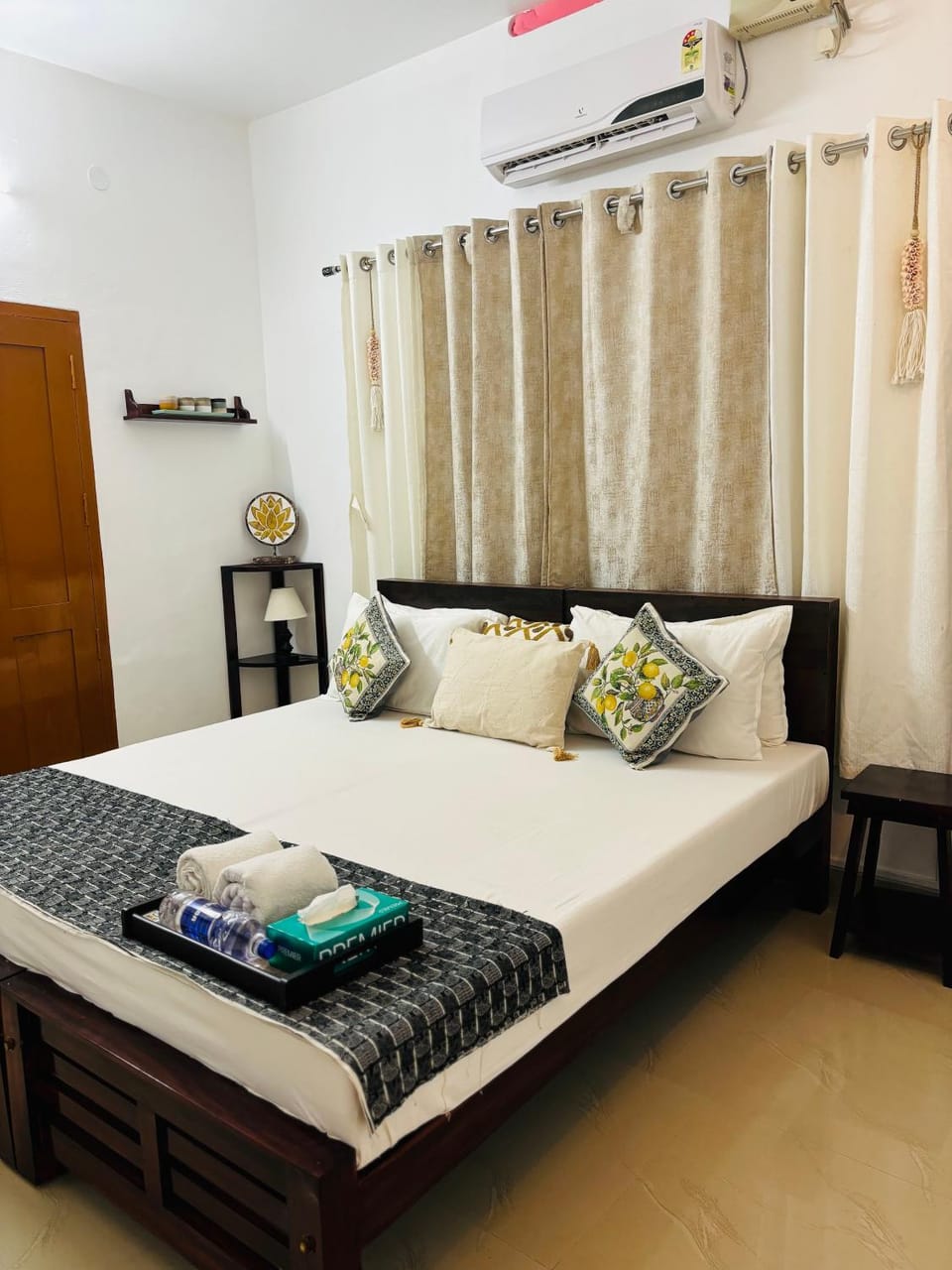 Bed, Photo of the whole room, Bedroom, towels, wardrobe, air conditioner