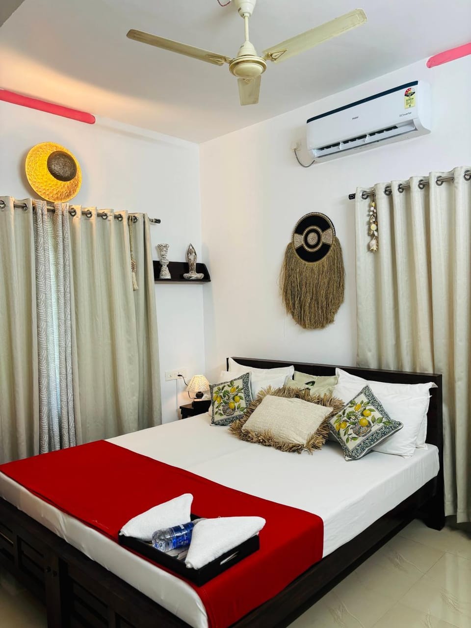Bed, Photo of the whole room, Bedroom, air conditioner
