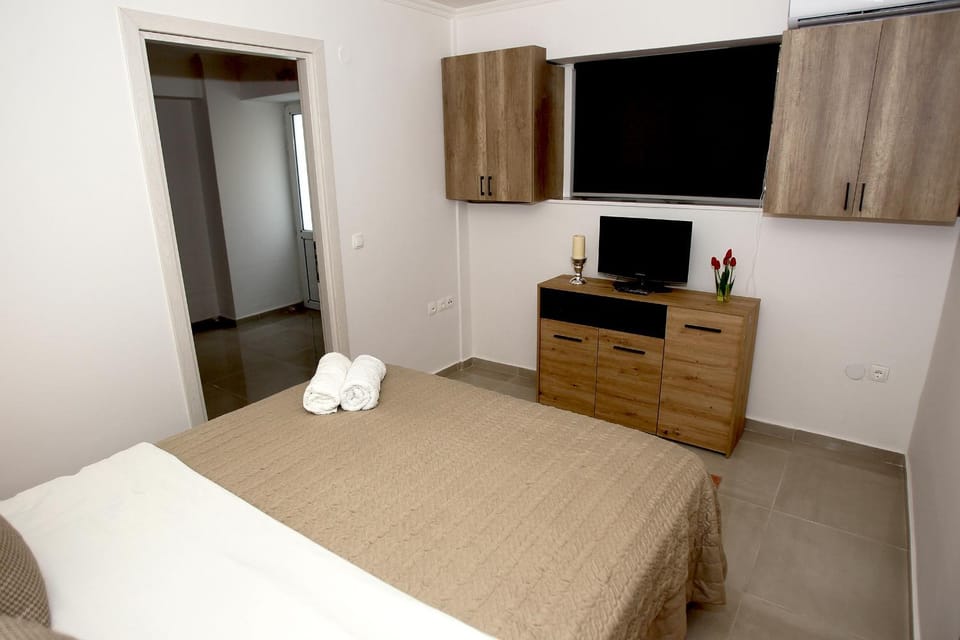 TV and multimedia, Photo of the whole room, Bedroom