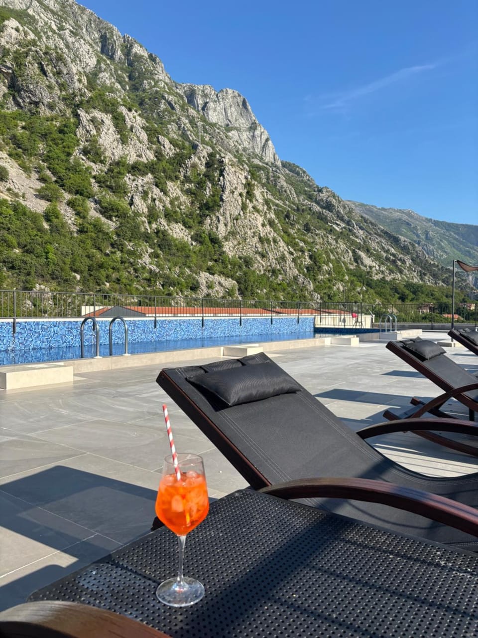 Restaurant/places to eat, Balcony/Terrace, Lounge or bar, Swimming pool