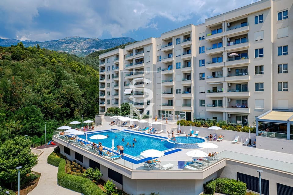 Property building, Swimming pool