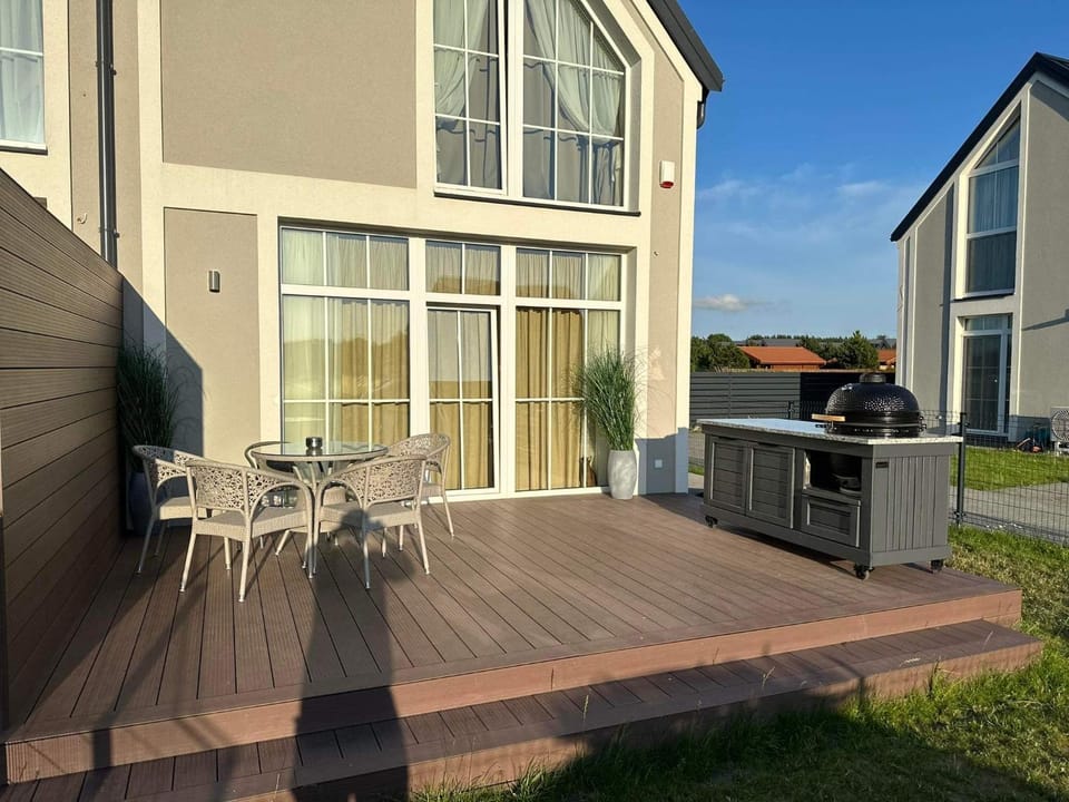 Patio, BBQ facilities, Balcony/Terrace