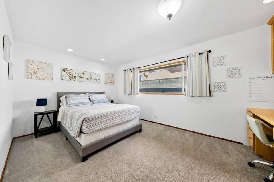 Spacious pool home in Pasadena House in Pasadena