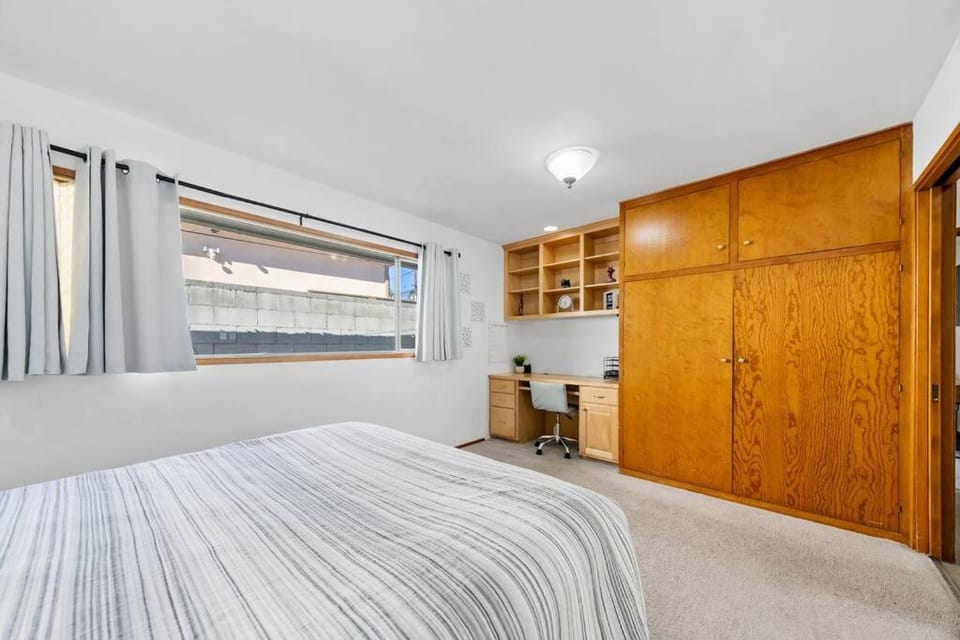 Spacious pool home in Pasadena House in Pasadena