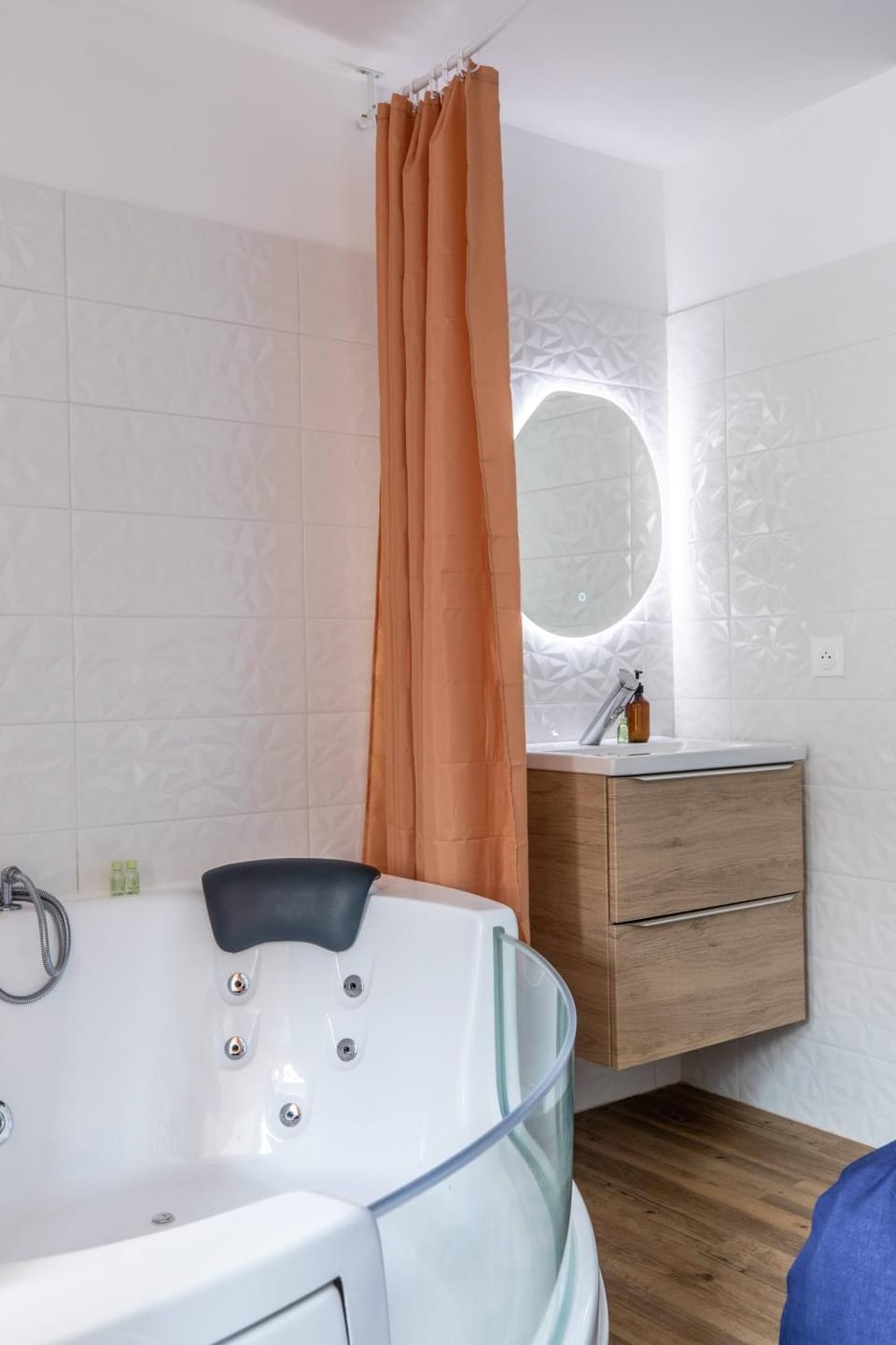 Hot Tub, Bathroom, Bath, towels