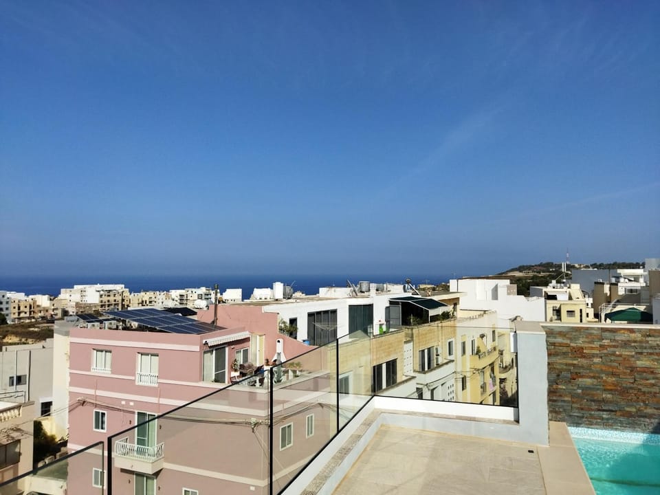 Duplex penthouse with swimming pool Apartment in Malta
