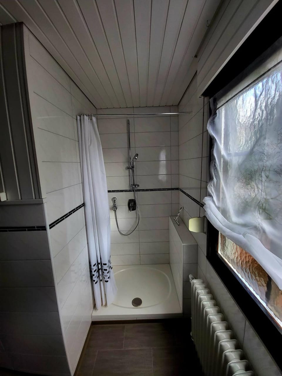 Shower, towels
