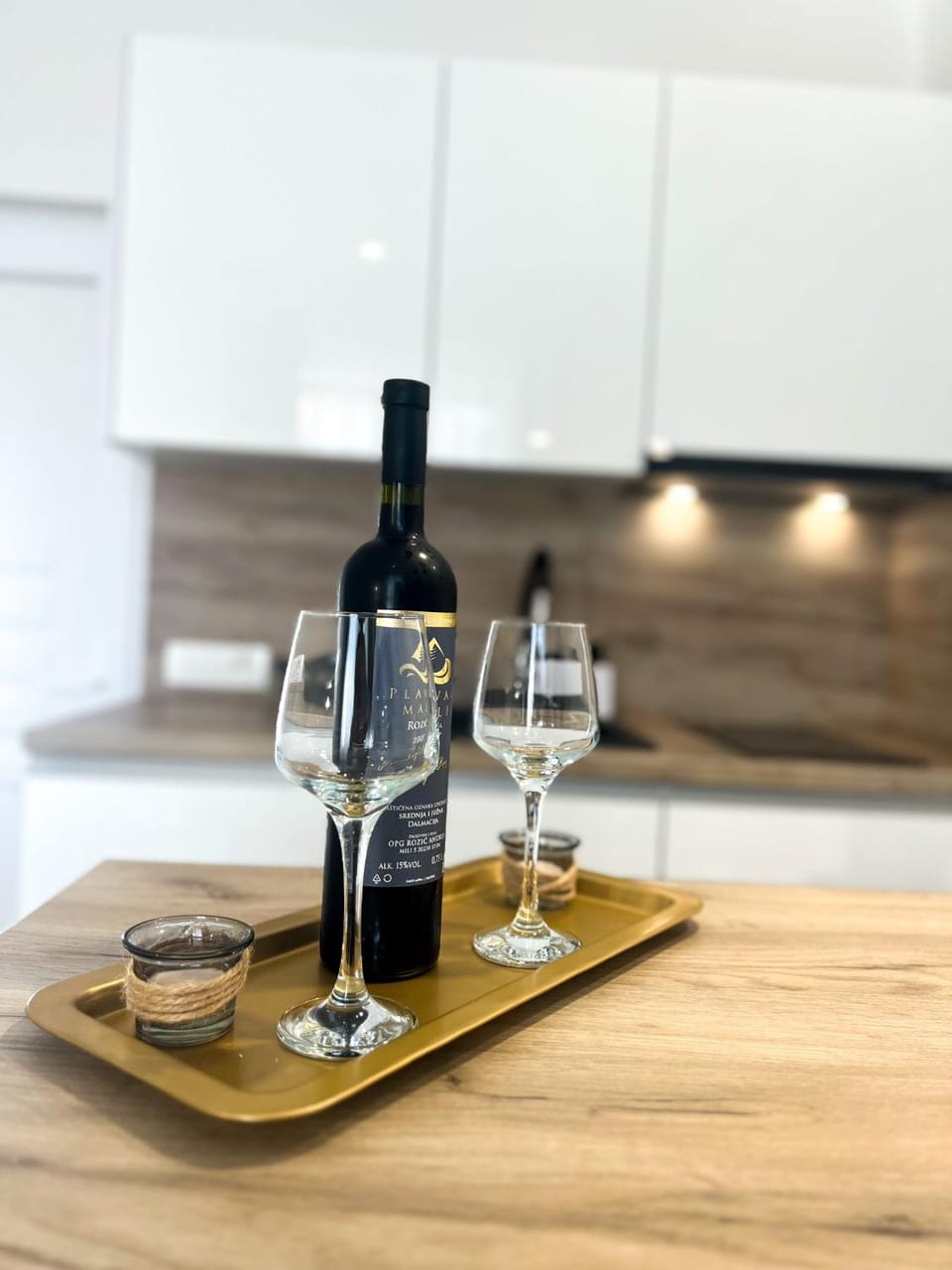 Kitchen or kitchenette, Drinks, Alcoholic drinks