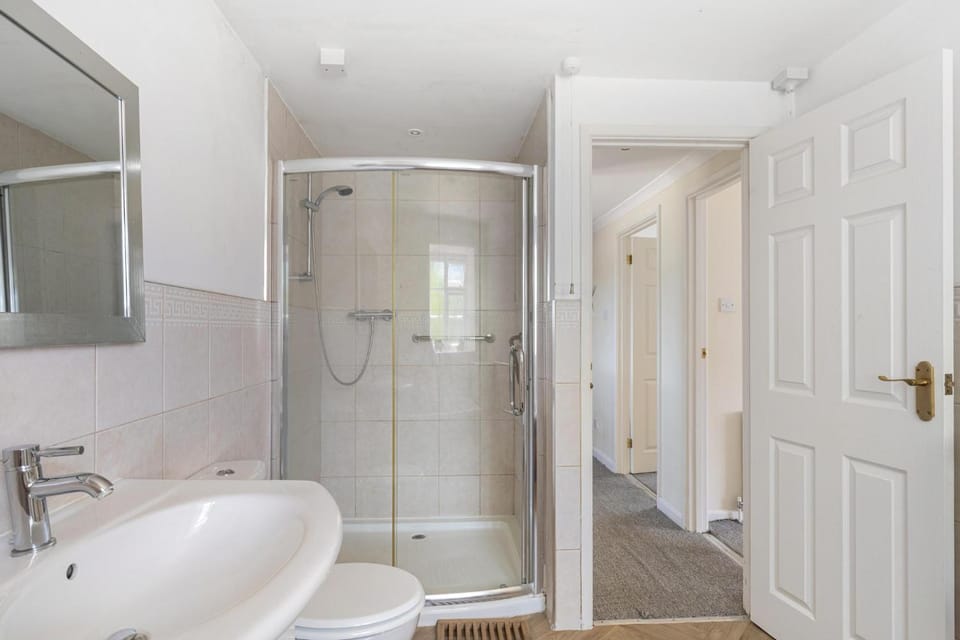 Shower, Toilet, Bathroom, Bath, towels