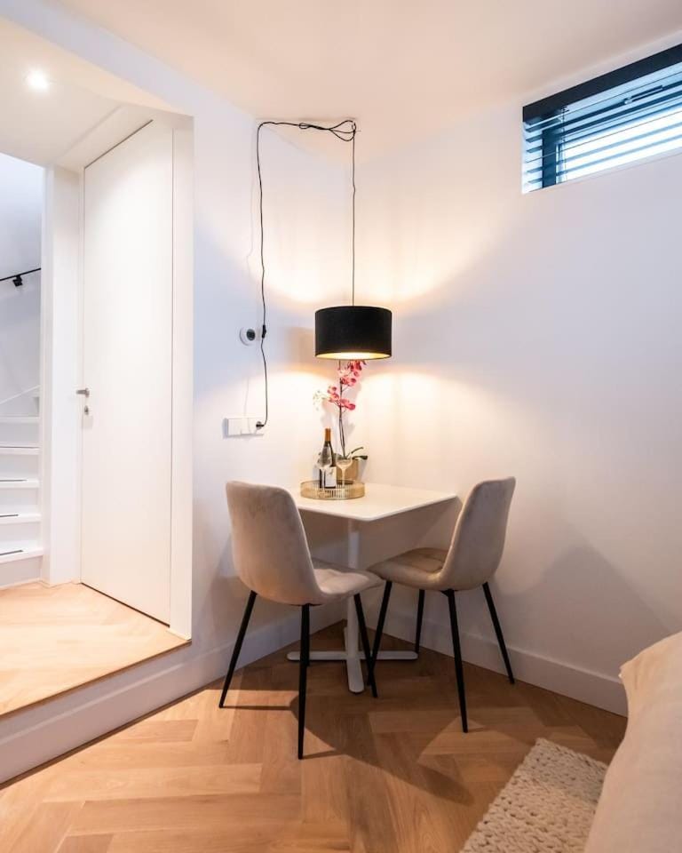 Beautiful Amstel houseboat Apartment in Amsterdam