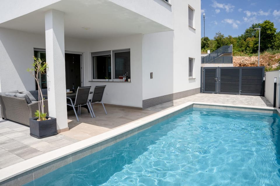 Garden, Balcony/Terrace, Swimming pool
