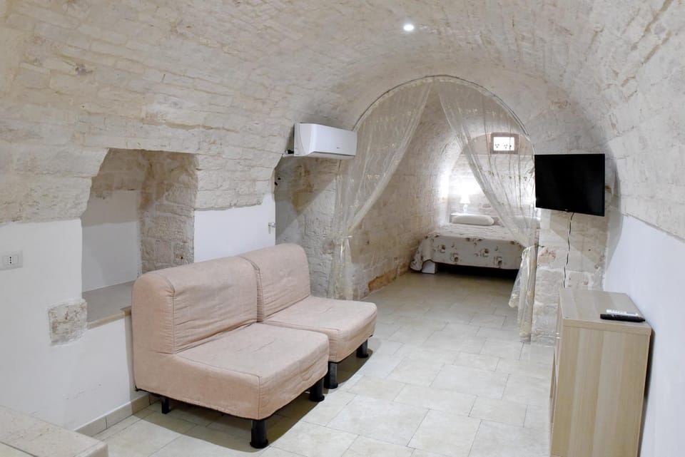 Agape fra i Trulli Dimora Ciclamino Bed and Breakfast in Province of Taranto