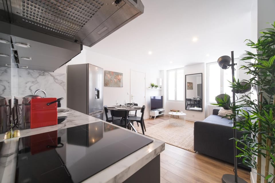 Kitchen or kitchenette, Photo of the whole room, Dining area