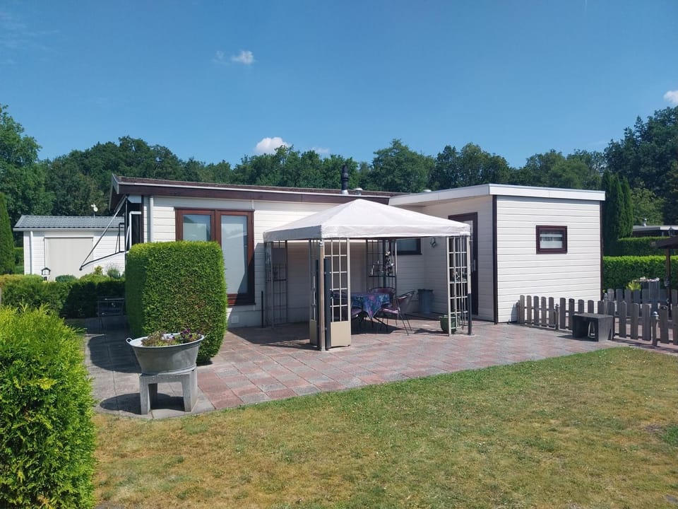 Chalet in Drenthe te huur aan de rand van het bos Drents Friese Wold, veel PRIVACY en RUST Apartment in Drenthe (province)