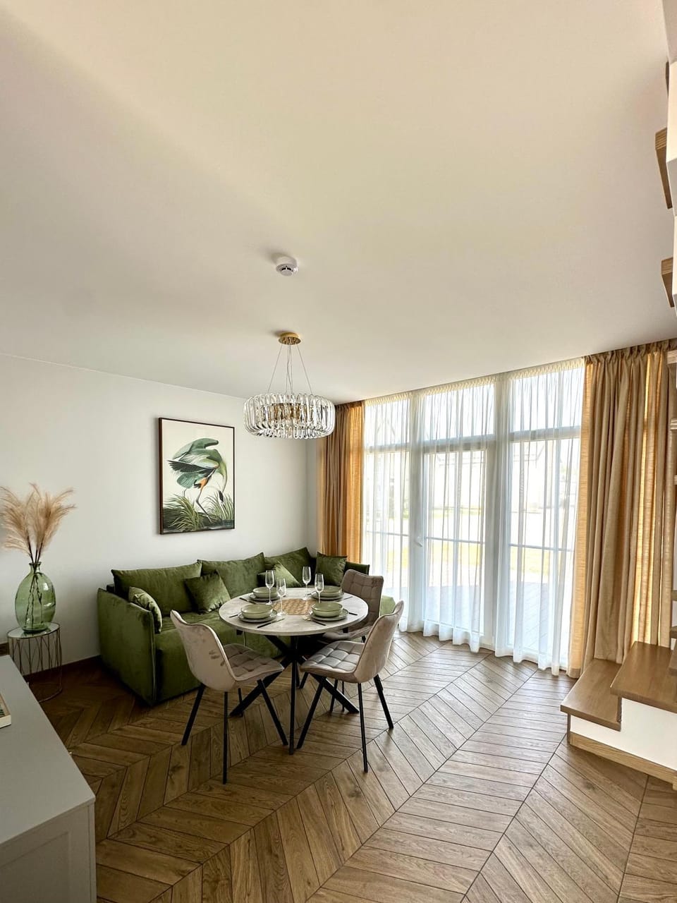 TV and multimedia, Living room, Seating area, Dining area
