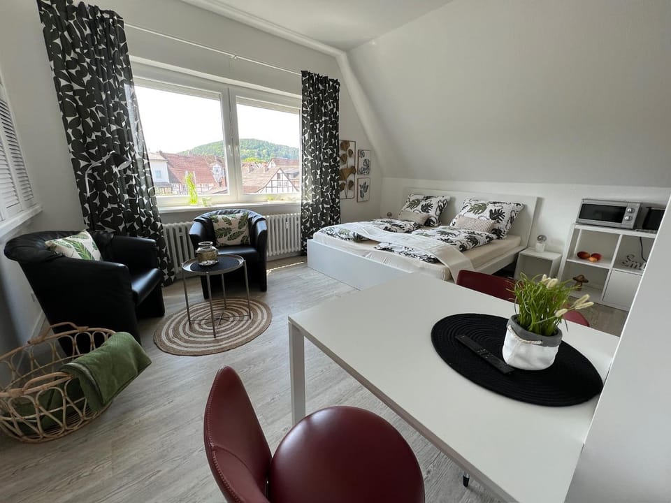 Bed, Living room, Photo of the whole room, Seating area, Dining area, Bedroom
