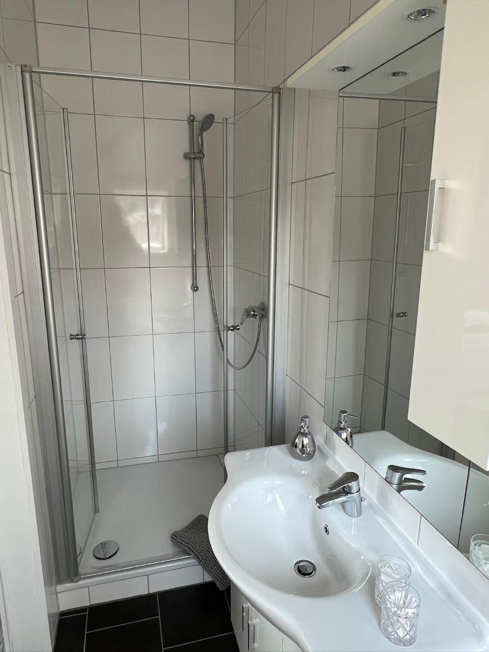 Shower, Bathroom, towels