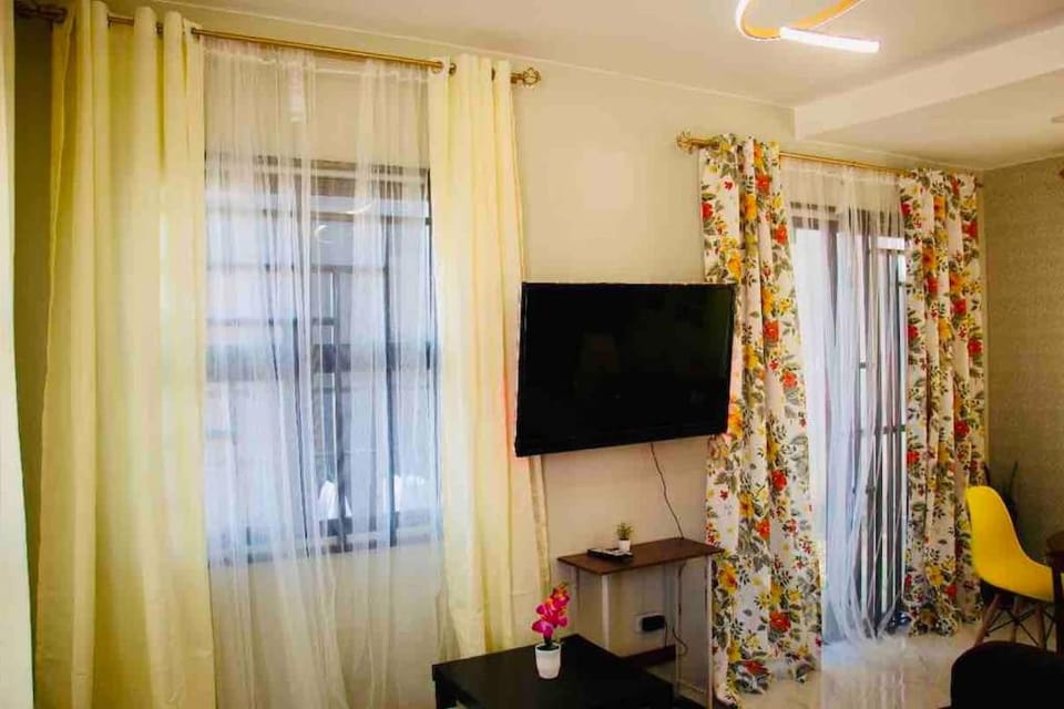 Fabulous Lakeshore House Fully Airconditioned Hi-speed WiFi 300 Mbps Villa in Calabarzon