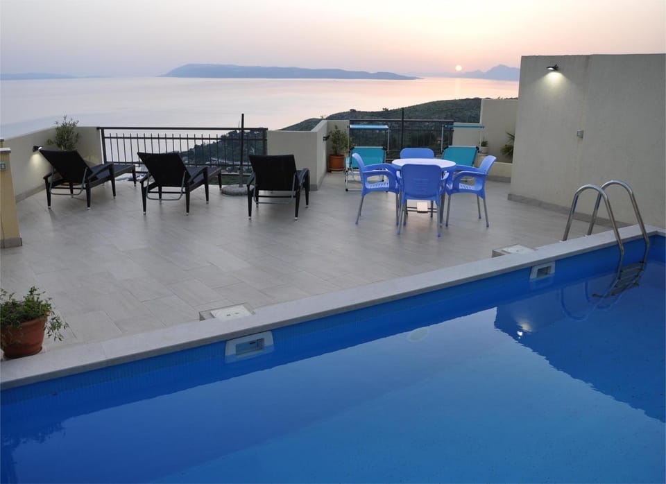 Natural landscape, Summer, Balcony/Terrace, Pool view, Sea view, Swimming pool, Swimming pool, Sunset, sunbed