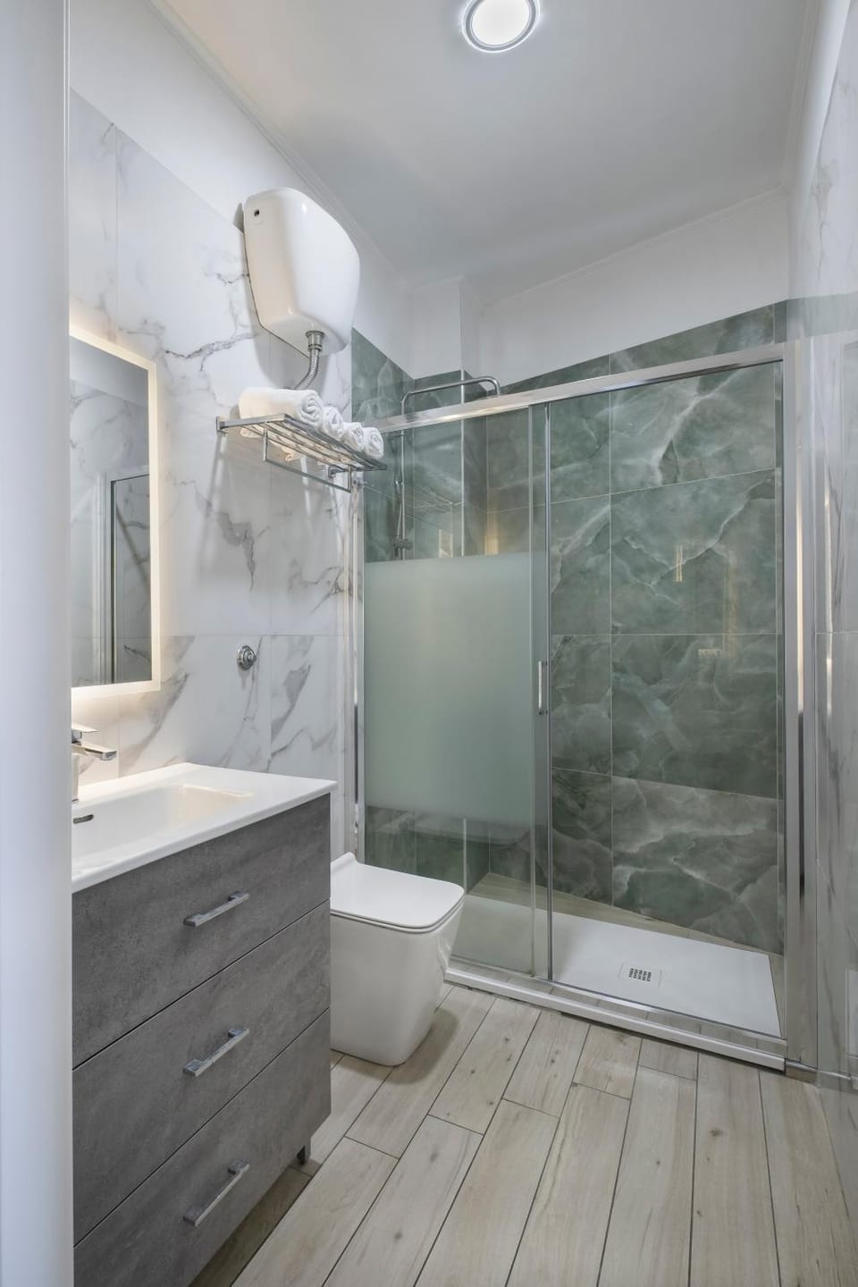 Shower, Toilet, Bathroom, towels