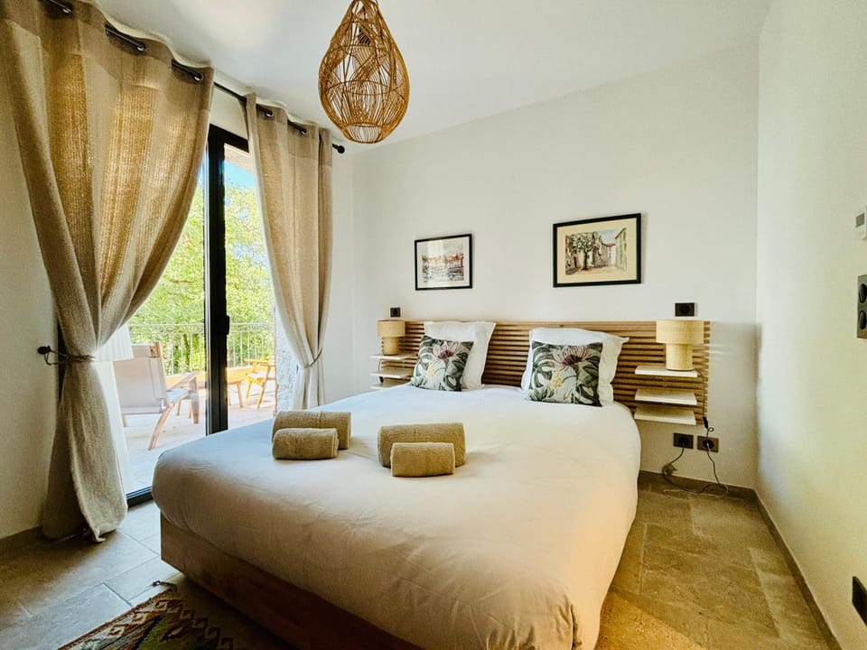Paisible et Spacieuse Villa avec 4 suites indépendantes Villa in French Riviera