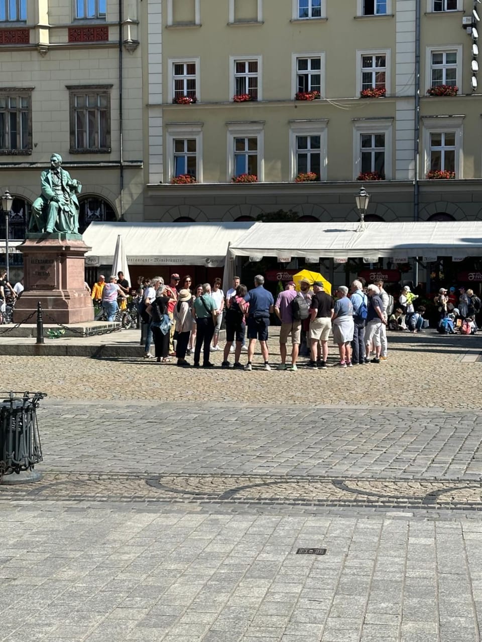 City view, group of guests