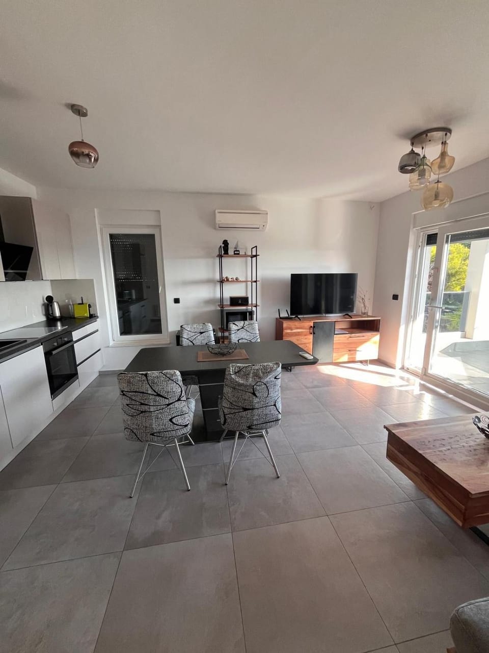 TV and multimedia, Living room, Dining area