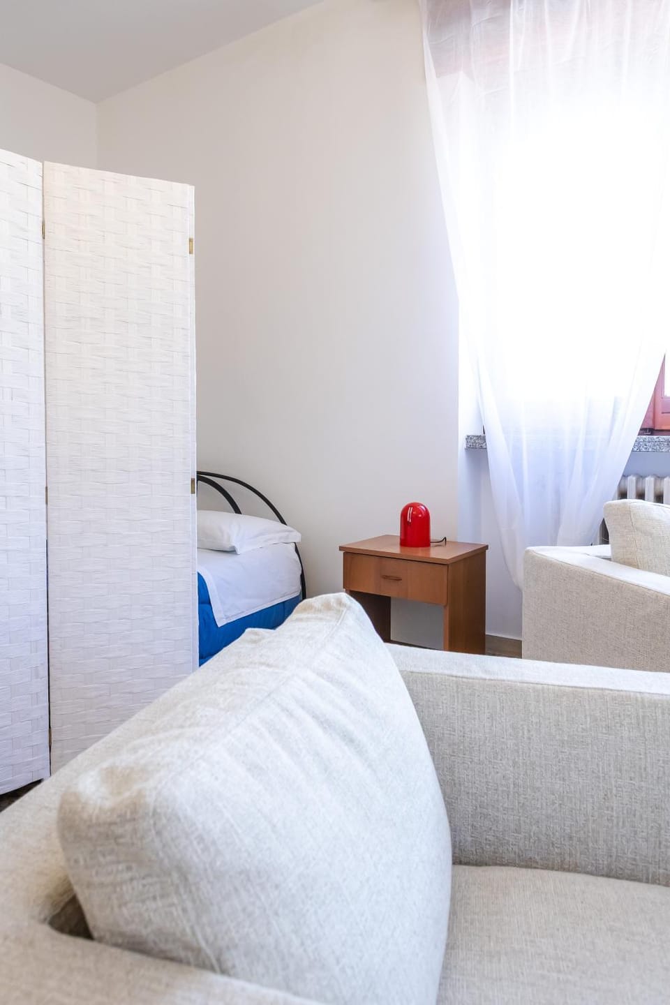 Bed, Living room