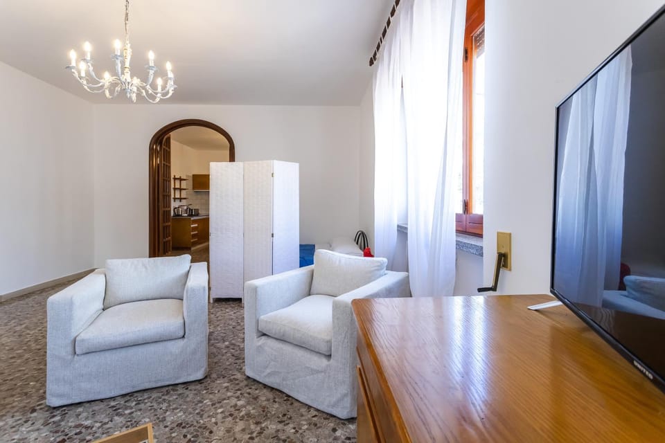 Communal lounge/ TV room, Bed, Living room, kitchen