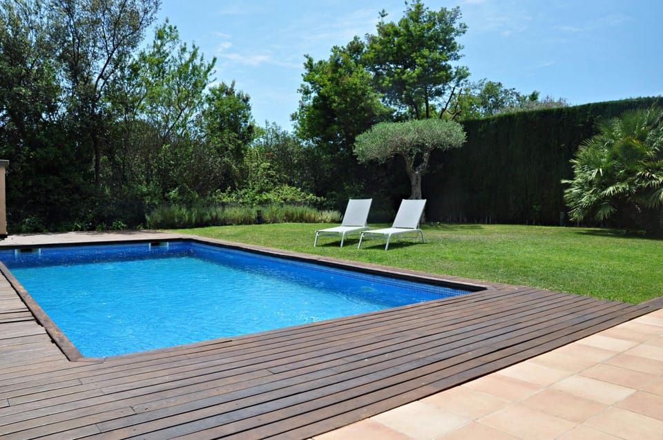 Pool view, Swimming pool, sunbed