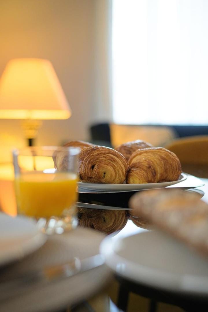 Living room, Food and drinks, Seating area, Dining area, Food, Breakfast, Continental breakfast