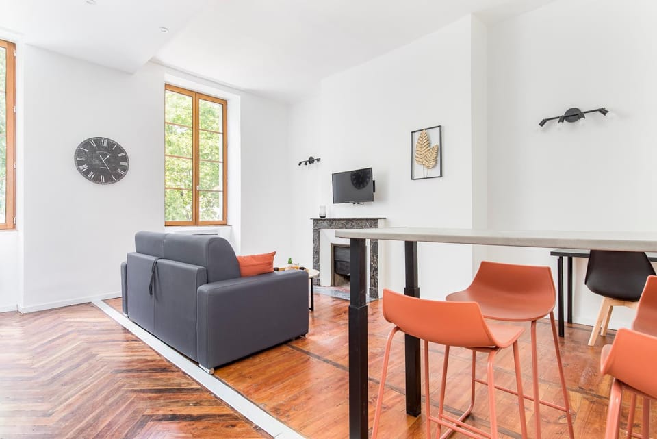 Seating area, Dining area, kitchen