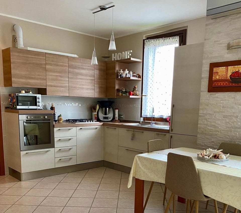 Kitchen or kitchenette, minibar, pet friendly, stove