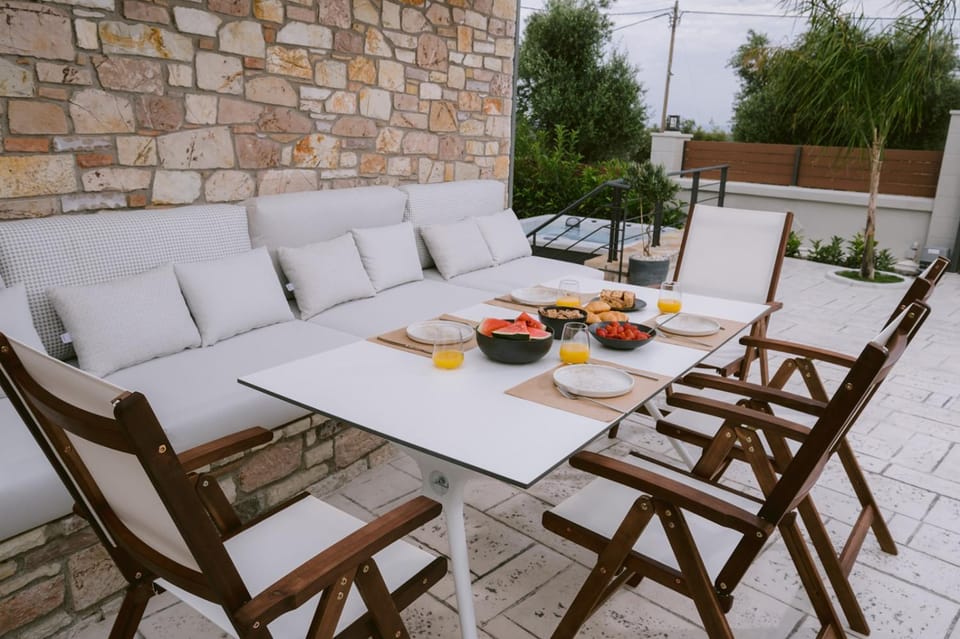 Pithea Luxury Living House in Messenia