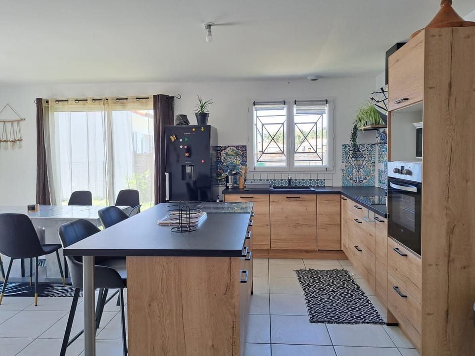 Dining area, dishwasher, minibar, stove
