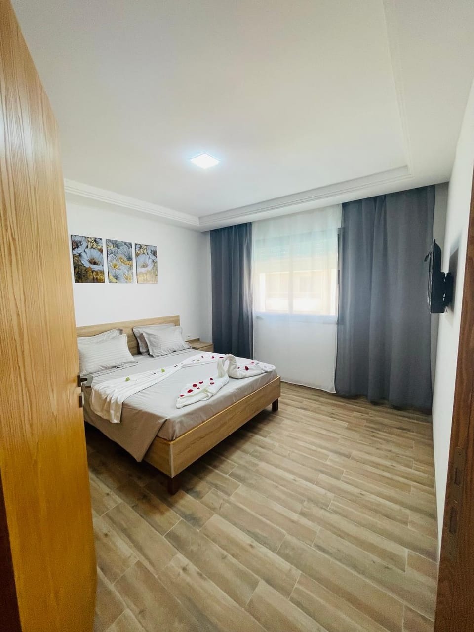 Bed, Photo of the whole room, Bedroom