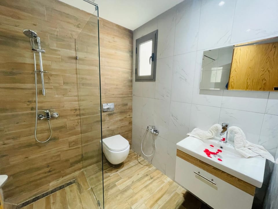 Shower, Toilet, Bathroom, towels
