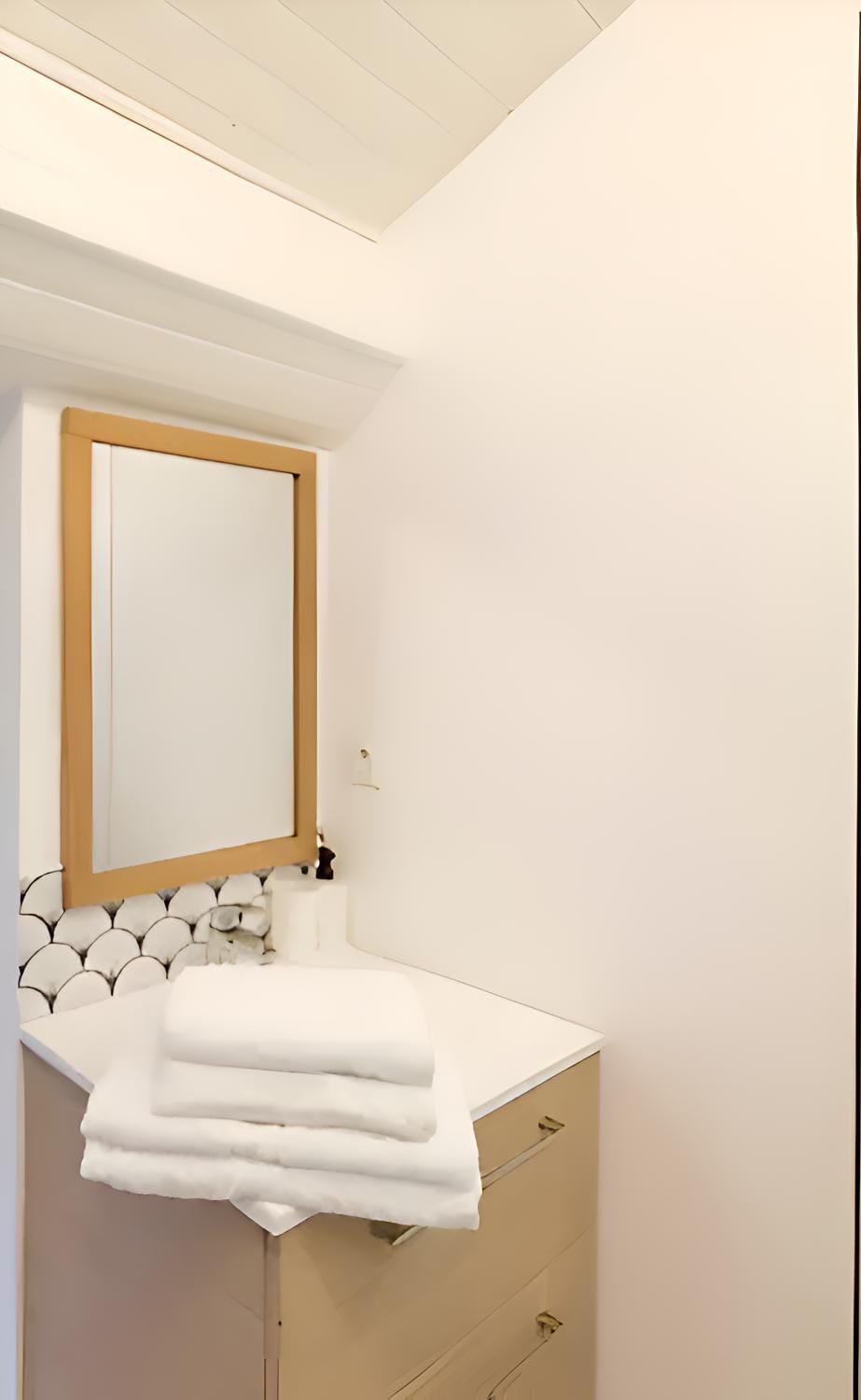 Bathroom, towels