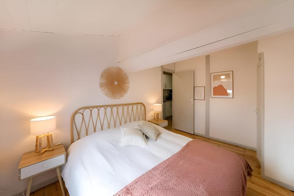 Bed, Photo of the whole room, Bedroom, wardrobe