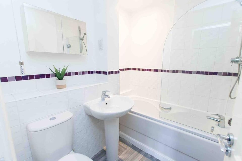 Shower, Toilet, Bathroom, Bath, towels