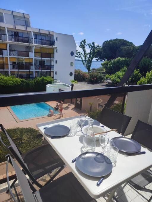 Patio, Day, Natural landscape, Balcony/Terrace, Dining area, Pool view, Swimming pool