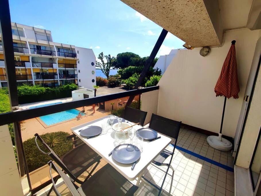 View (from property/room), Balcony/Terrace, Balcony/Terrace, Dining area, Pool view