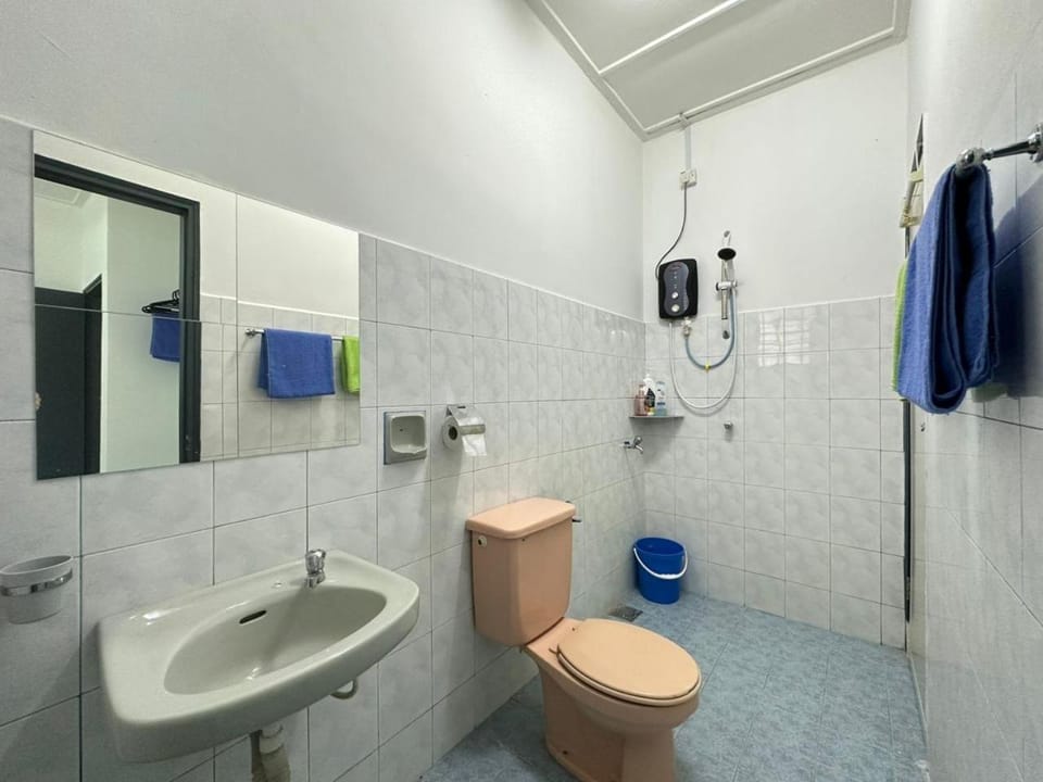 Permas Double Storey 8 Pax WiFi Netflix House in Johor Bahru