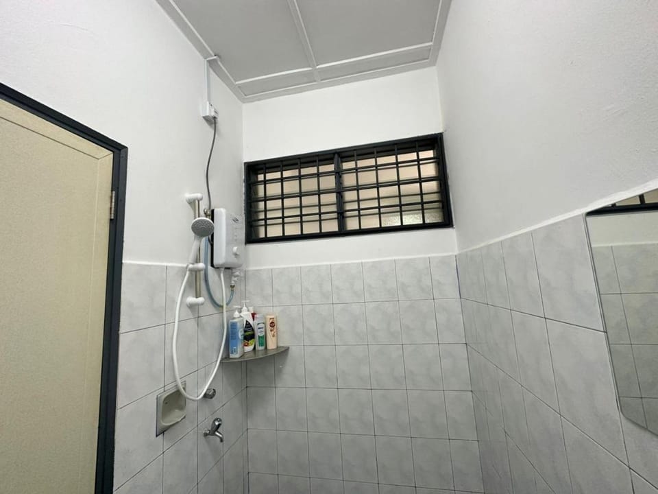 Permas Double Storey 8 Pax WiFi Netflix House in Johor Bahru